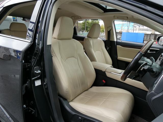 ＲＸ ＲＸ４５０ｈ　バージョンＬ　後期・白革エアシート・サンルーフ・パノラミックビューカメラ・純正タッチパネルナビ・フルセグ・３眼ＬＥＤヘッド・パワーバックドア・純正２０ＡＷ・リアシートヒーター・ＨＵＤ・セーフティＳ・ＢＳＭ・ＥＴＣ（12枚目）