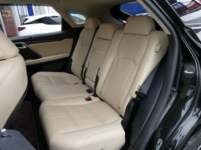 ＲＸ ＲＸ４５０ｈ　バージョンＬ　後期・白革エアシート・サンルーフ・パノラミックビューカメラ・純正タッチパネルナビ・フルセグ・３眼ＬＥＤヘッド・パワーバックドア・純正２０ＡＷ・リアシートヒーター・ＨＵＤ・セーフティＳ・ＢＳＭ・ＥＴＣ（16枚目）