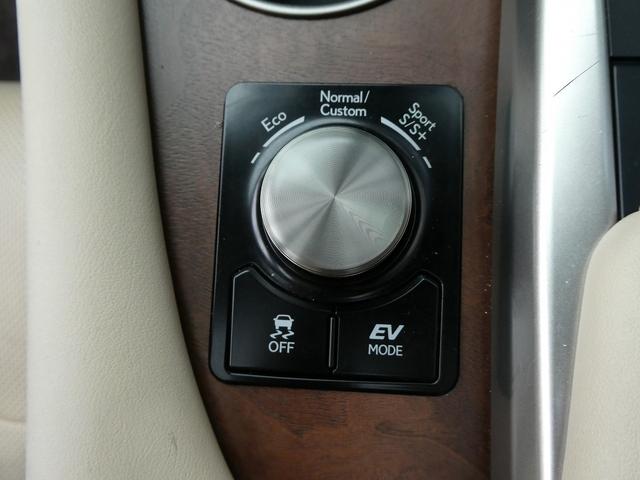 ＲＸ ＲＸ４５０ｈ　バージョンＬ　後期・白革エアシート・サンルーフ・パノラミックビューカメラ・純正タッチパネルナビ・フルセグ・３眼ＬＥＤヘッド・パワーバックドア・純正２０ＡＷ・リアシートヒーター・ＨＵＤ・セーフティＳ・ＢＳＭ・ＥＴＣ（26枚目）