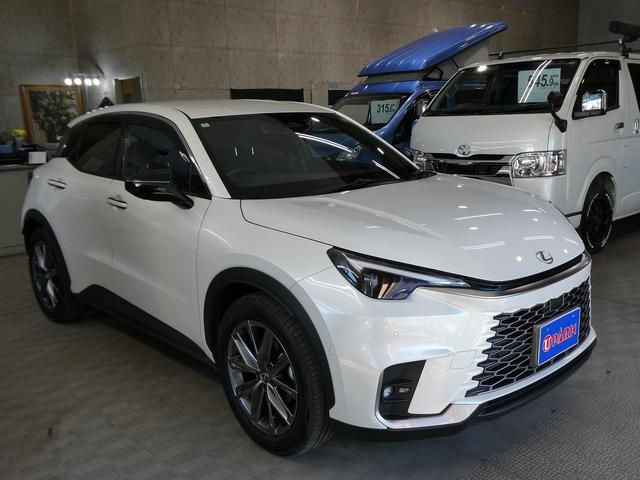 ＬＢＸ リラックス　セミアニリン本革シート・パノラミックビュー・９．８インチディスプレイオーディオ・アドバンスドパーク／ドライブ・パワーバックドア・ＨＵＤ・カープレイ・フルセグ・ＢＳＭ・オートＨＩビーム・純正１８ＡＷ・（3枚目）