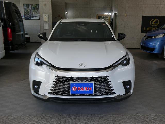 ＬＢＸ リラックス　セミアニリン本革シート・パノラミックビュー・９．８インチディスプレイオーディオ・アドバンスドパーク／ドライブ・パワーバックドア・ＨＵＤ・カープレイ・フルセグ・ＢＳＭ・オートＨＩビーム・純正１８ＡＷ・（4枚目）