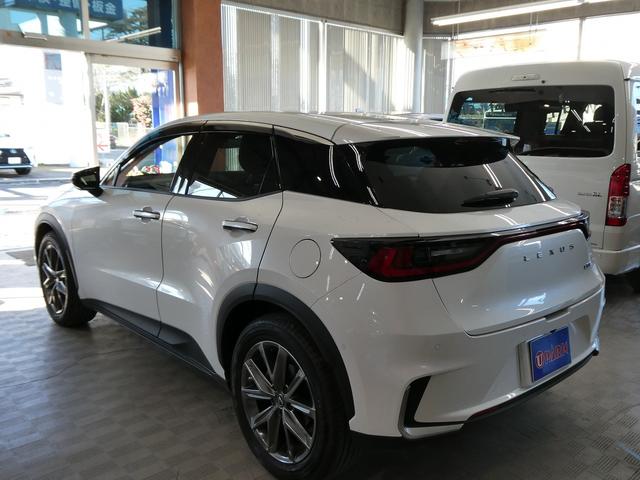 ＬＢＸ リラックス　セミアニリン本革シート・パノラミックビュー・９．８インチディスプレイオーディオ・アドバンスドパーク／ドライブ・パワーバックドア・ＨＵＤ・カープレイ・フルセグ・ＢＳＭ・オートＨＩビーム・純正１８ＡＷ・（6枚目）