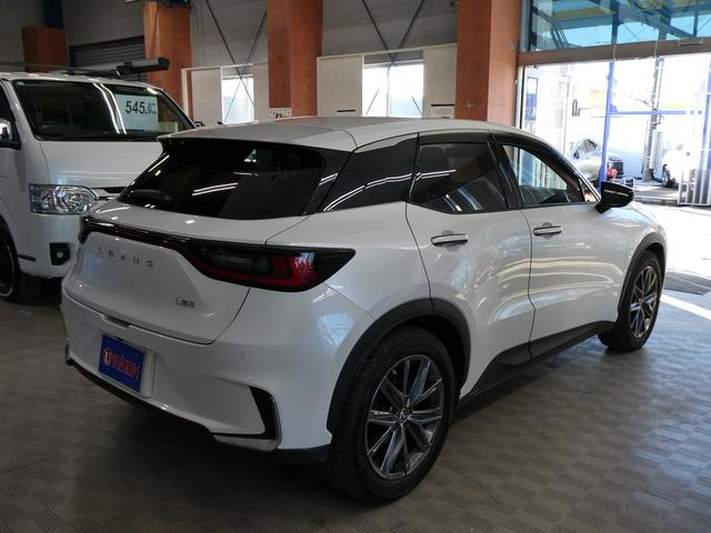 ＬＢＸ リラックス　セミアニリン本革シート・パノラミックビュー・９．８インチディスプレイオーディオ・アドバンスドパーク／ドライブ・パワーバックドア・ＨＵＤ・カープレイ・フルセグ・ＢＳＭ・オートＨＩビーム・純正１８ＡＷ・（8枚目）