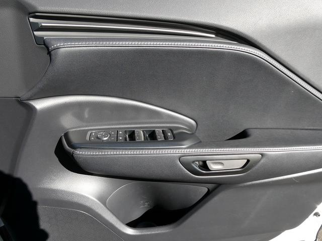 ＬＢＸ リラックス　セミアニリン本革シート・パノラミックビュー・９．８インチディスプレイオーディオ・アドバンスドパーク／ドライブ・パワーバックドア・ＨＵＤ・カープレイ・フルセグ・ＢＳＭ・オートＨＩビーム・純正１８ＡＷ・（37枚目）