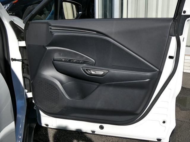 ＬＢＸ リラックス　セミアニリン本革シート・パノラミックビュー・９．８インチディスプレイオーディオ・アドバンスドパーク／ドライブ・パワーバックドア・ＨＵＤ・カープレイ・フルセグ・ＢＳＭ・オートＨＩビーム・純正１８ＡＷ・（38枚目）