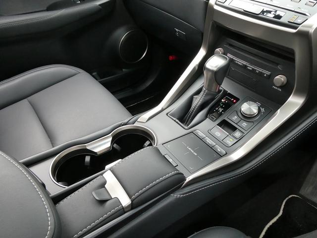 ＮＸ ＮＸ３００ｈブラックシークエンス　後期・特別仕様車・黒革Ｌ－ＴＥＸシート・パノラマルーフ・パノラミックビュー・３眼ＬＥＤ・ブラックグリル・ボディー同色フェンダーアーチ・純正ナビ・フルセグ・純正１８ＡＷ・パワーバックドア・シートヒーター（26枚目）