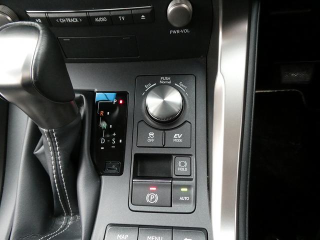 ＮＸ ＮＸ３００ｈブラックシークエンス　後期・特別仕様車・黒革Ｌ－ＴＥＸシート・パノラマルーフ・パノラミックビュー・３眼ＬＥＤ・ブラックグリル・ボディー同色フェンダーアーチ・純正ナビ・フルセグ・純正１８ＡＷ・パワーバックドア・シートヒーター（28枚目）