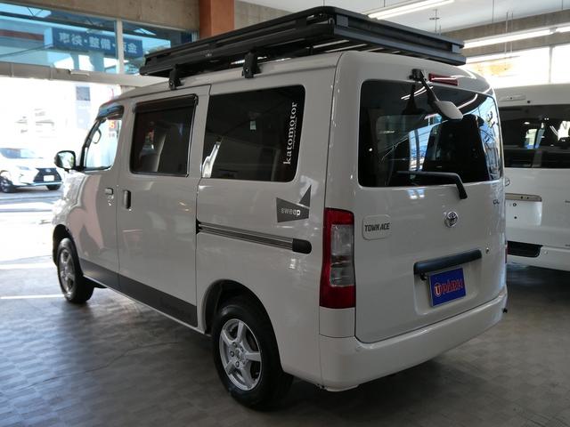 タウンエースバン ＧＬ　Ｋａｔｏｍｏｔｏｒ製　スイープ　４００Ａリチウムバッテリー・１７００Ｗインバーター・ＦＦヒーター・ＤＣ１２Ｖエアコン・２５Ｌ冷蔵庫・レンジ・シンク・サイドオーニング・走行充電・外部電源・ナビ・フルセグ（6枚目）