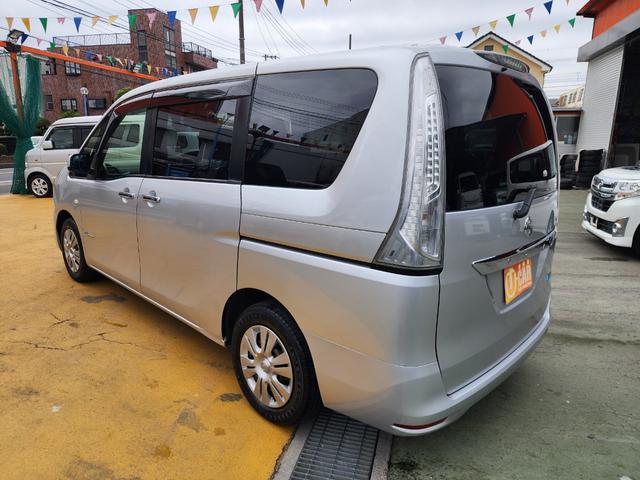 セレナ ２０Ｘ　Ｓ－ハイブリッド　８インチＳＤナビ　フルセグ　左パワースライド　ＢＴオーディオ　バックカメラ　スマートキー　Ｗエアバック　ＡＢＳ　ドラレコ　３列８人乗り（7枚目）