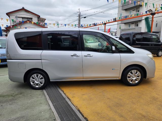 セレナ ２０Ｘ　Ｓ－ハイブリッド　８インチＳＤナビ　フルセグ　左パワースライド　ＢＴオーディオ　バックカメラ　スマートキー　Ｗエアバック　ＡＢＳ　ドラレコ　３列８人乗り（10枚目）