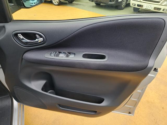 セレナ ２０Ｘ　Ｓ－ハイブリッド　８インチＳＤナビ　フルセグ　左パワースライド　ＢＴオーディオ　バックカメラ　スマートキー　Ｗエアバック　ＡＢＳ　ドラレコ　３列８人乗り（12枚目）