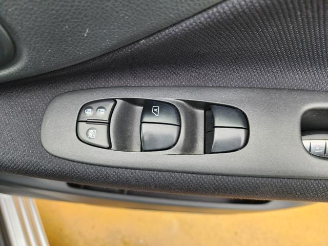 セレナ ２０Ｘ　Ｓ－ハイブリッド　８インチＳＤナビ　フルセグ　左パワースライド　ＢＴオーディオ　バックカメラ　スマートキー　Ｗエアバック　ＡＢＳ　ドラレコ　３列８人乗り（13枚目）