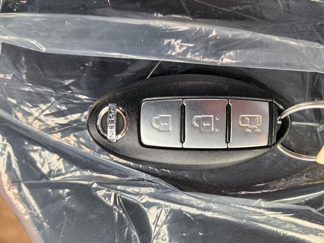 セレナ ２０Ｘ　Ｓ－ハイブリッド　８インチＳＤナビ　フルセグ　左パワースライド　ＢＴオーディオ　バックカメラ　スマートキー　Ｗエアバック　ＡＢＳ　ドラレコ　３列８人乗り（14枚目）