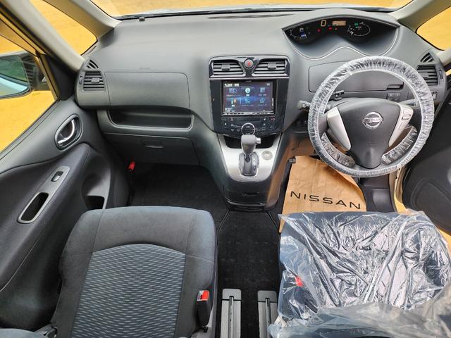 セレナ ２０Ｘ　Ｓ－ハイブリッド　８インチＳＤナビ　フルセグ　左パワースライド　ＢＴオーディオ　バックカメラ　スマートキー　Ｗエアバック　ＡＢＳ　ドラレコ　３列８人乗り（24枚目）