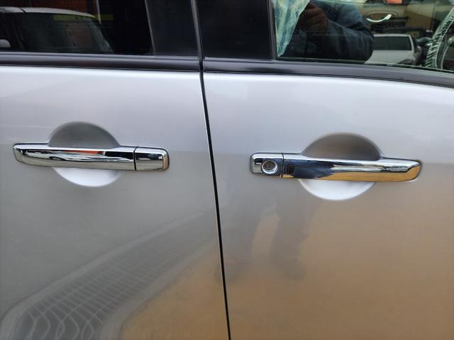 セレナ ２０Ｘ　Ｓ－ハイブリッド　８インチＳＤナビ　フルセグ　左パワースライド　ＢＴオーディオ　バックカメラ　スマートキー　Ｗエアバック　ＡＢＳ　ドラレコ　３列８人乗り（32枚目）