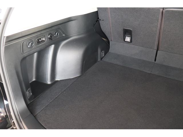 フォレスター スポーツ　アイサイト　ナビＴＶ　ＥＴＣ２　Ｆ・Ｓ・Ｒカメラ　ナビ　ＴＶ　ＥＴＣ２　Ｆ・Ｓ・Ｒカメラ　ＣＤ　ＤＶＤ　ＢＤ　ＳＤ　ＢＴ　ステアリモコン　ステアヒーター　ｓｔｉマフラー　Ｆタワーバー　ドアミラーオート　カーゴステップパネル　運転席シートメモリー（18枚目）