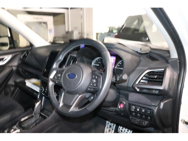 フォレスター スポーツ　アイサイト　ナビＴＶ　ＥＴＣ２　Ｆ・Ｓ・Ｒカメラ　ＦＸ８００Ｄ　ＣＤ　ＤＶＤ　ＢＤ　ＳＤ　ＢＴ　ステアリモコン　ステアヒーター　ステアリモコン　ＡＶＨ　ＳＲＨ　半皮＆前席Ｐシート＆全席ヒーター　ドアミラーオート　カーゴステップパネル　カーゴマット（18枚目）