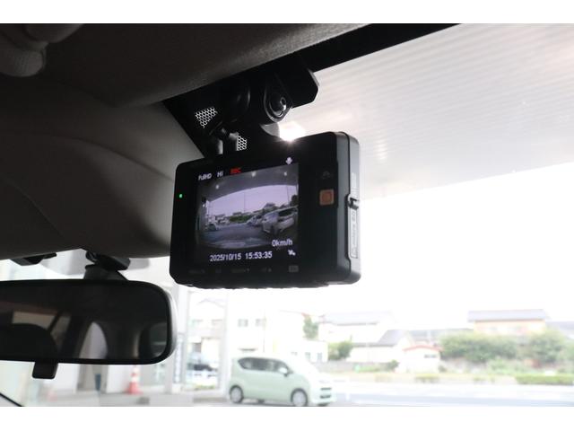 レヴォーグ １．６ＧＴ－Ｓアイサイト　ナビ　ＥＴＣ　前後ドラレコ　カロッツェナビ（ＭＲＺ０９９）　フルセグＴＶ　ＥＴＣ　スバル用品前後ドラレコ　ドアミラーオート　前席パワーシート　１８インチアルミ　ビルシュタインショック　追従クルコン　マット　ドアバイザー（6枚目）