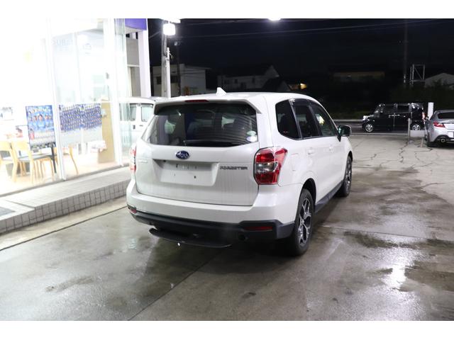 フォレスター Ｓ－リミテッド　ナビ　ＥＴＣ２．０　Ｒカメラ　黒革シート　パナソニックナビ（ＬＲ７００Ｄ）　フルセグＴＶ　ＥＴＣ２．０　パワーリヤゲート　ブラウンレザーシート　フロントパワーシートとヒーター　フロアマット　ドアバイザー　１８インチＡＷ（12枚目）