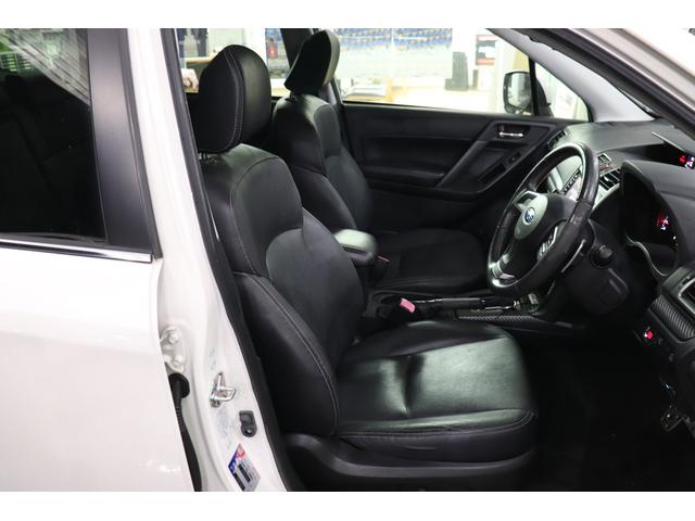 フォレスター Ｓ－リミテッド　ナビ　ＥＴＣ２．０　Ｒカメラ　黒革シート　パナソニックナビ（ＬＲ７００Ｄ）　フルセグＴＶ　ＥＴＣ２．０　パワーリヤゲート　ブラウンレザーシート　フロントパワーシートとヒーター　フロアマット　ドアバイザー　１８インチＡＷ（13枚目）