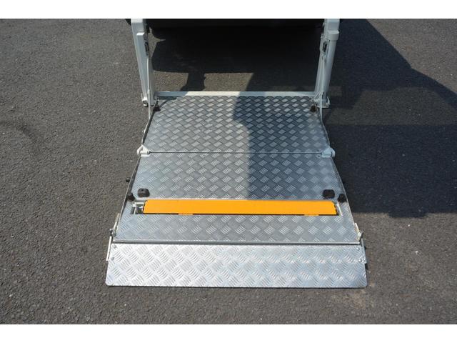 ロングDX 4ドア ハイルーフ PG付 ガソリン 3人 荷室加工有り セパレーターカーテン バックカメラ 社外ナビ レベライザー スペアキー ワンオーナー ETC ゲートサイズ約長さ136cm ストッパー迄96cmスロープ迄119cm 幅97cm(18枚目)