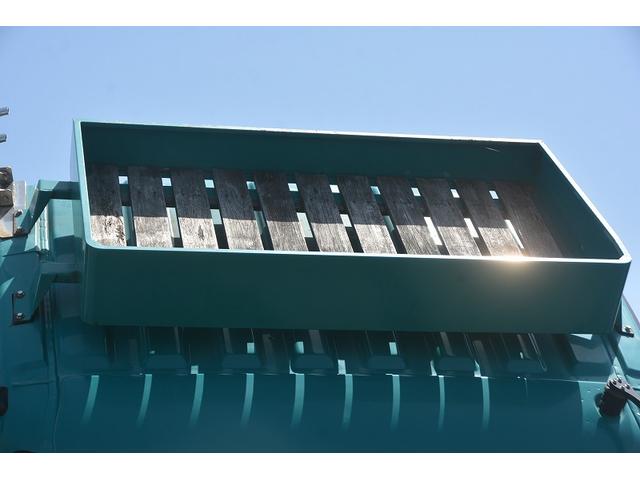 4トン 平ボディー アルミブロック 5方開 積載3700kg 標準幅 ベッドレス ルーフキャリア キャブラダー フォグランプ 坂道発進補助 ETC 燃料タンク200L タコグラフ(16枚目)