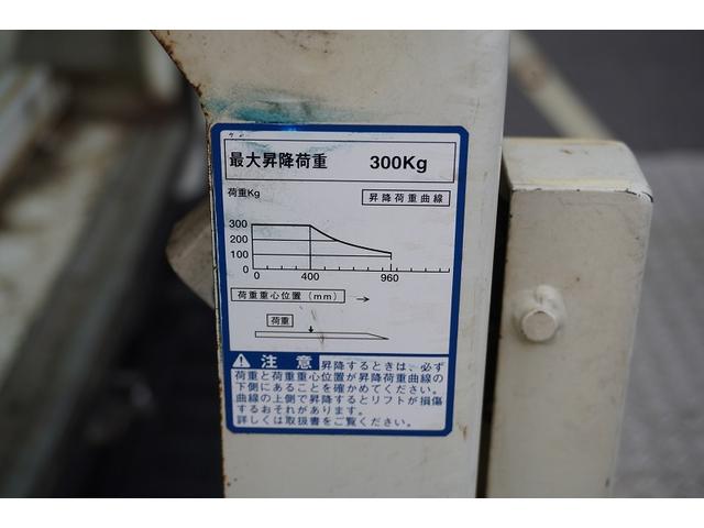 レジアスエースバン ロング　ＤＸ　５ドア　ディーゼル車　６人乗　パワーゲート　トヨタ車体製　ラダー　社外ナビ　ＥＴＣ　ＡＣ１００Ｖ　キーレス　小窓（19枚目）