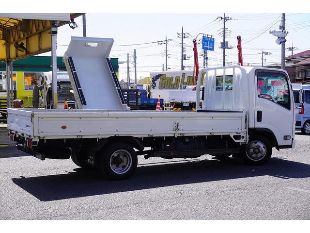 エルフトラック 標準幅　ロング　平ボディー　２トン積　三方開　荷台鉄板張り　積載２０００ｋｇ　セイコーラック　左電格ミラー　坂道発進補助　社外ナビ　ＥＴＣ　フルフラットロー（7枚目）