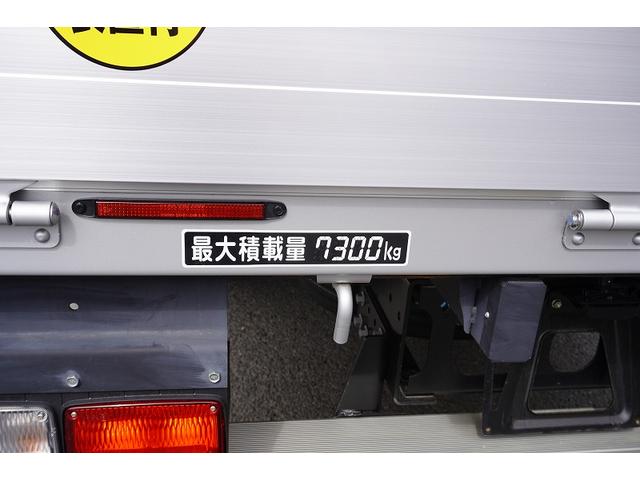 増トン　５段クレーン　７．３トン積　５．５ｍ長　ラジコン　標準幅　ベッド付　積載７３００ｋｇ　古河ユニック製　フックイン　２．９３ｔ吊　差違いアウトリガー　角足　アルミブロック　三方開　セイコーラック　キャブラダー　メッキホイールライナー　メッキ(11枚目)