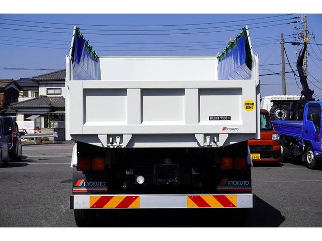 ファイター 増トン　土砂ダンプ　７．９トン積　角底　電動コボレーン　ベッド付　極東製　積載７９００ｋｇ　一方開　メッキ　オートエアコン　フォグランプ　坂道発進補助　衝突軽減ブレーキ　車線逸脱警報（6枚目）