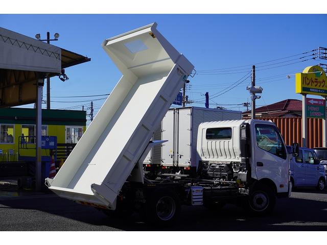 デュトロ ワイド　強化　ローダーダンプ　花見台製　三方開　３．７トン積　積載３７００ｋｇ　ダンプピン　左電格ミラー　坂道発進補助　ルームミラー型バックカメラ　クリアランスソナー　ＬＥＤヘッドライト　フォグランプ　衝突軽減ブレーキ　車線逸脱警報　６速ＭＴ（32枚目）