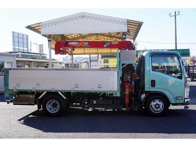 エルフトラック ワイドロング　３段クレーン　２トン　アルミブロック　ラジコン　積載２０００ｋｇ　古河ユニック製　フックイン　２．９３ｔ吊　鳥居床下左右工具箱　カゴ　ロープ穴４対　アオリ上部プロテクター　作業灯　鳥居鉄板張り　ＬＥＤヘッドライト　フォグ　坂道発進補助　左電格ミラー（5枚目）
