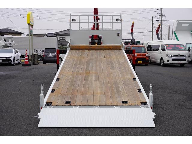 ファイター 増トン　４段クレーン　セーフティローダー　ウインチ　ラジコン　標準幅　ベッド付　積載６２００ｋｇ　古河ユニック製　２．９３ｔ吊　フックイン　差違いアウトリガー　５．８ｍ長　リア油圧ゲート　スタンション穴　床フック　ミラーヒーター　メッキ　６速ＭＴ（22枚目）