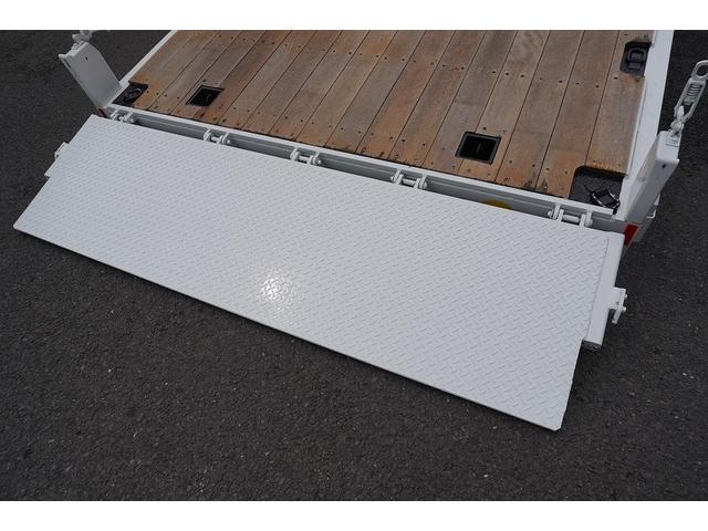 ファイター 増トン　４段クレーン　セーフティローダー　ウインチ　ラジコン　標準幅　ベッド付　積載６２００ｋｇ　古河ユニック製　２．９３ｔ吊　フックイン　差違いアウトリガー　５．８ｍ長　リア油圧ゲート　スタンション穴　床フック　ミラーヒーター　メッキ　６速ＭＴ（44枚目）