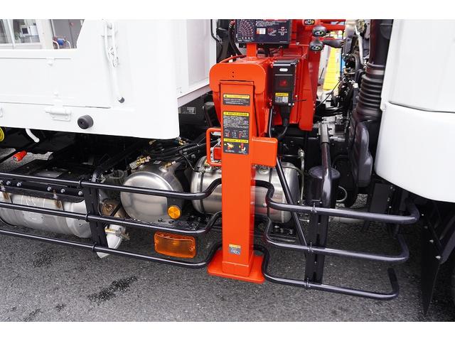 ファイター 増トン　４段クレーン　セーフティローダー　ウインチ　ラジコン　標準幅　ベッド付　積載６２００ｋｇ　古河ユニック製　２．９３ｔ吊　フックイン　差違いアウトリガー　５．８ｍ長　リア油圧ゲート　スタンション穴　床フック　ミラーヒーター　メッキ　６速ＭＴ（46枚目）