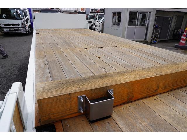 ファイター 増トン　４段クレーン　セーフティローダー　ウインチ　ラジコン　標準幅　ベッド付　積載６２００ｋｇ　古河ユニック製　２．９３ｔ吊　フックイン　差違いアウトリガー　５．８ｍ長　リア油圧ゲート　スタンション穴　床フック　ミラーヒーター　メッキ　６速ＭＴ（49枚目）