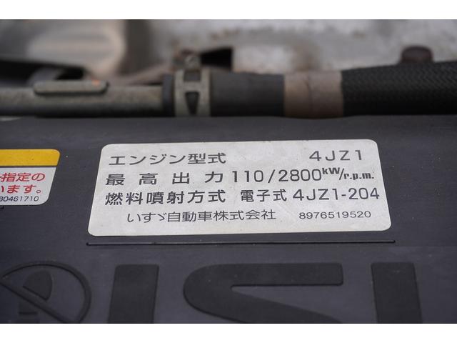 エルフトラック ワイドロング　アルミバン　２トン積　手動跳上パワーゲート　積載２０００ｋｇ　ラッシング３段　導風板　高箱　左電格ミラー　バックカメラ　ナビ　ＥＴＣ２．０　フォグランプ　日本フルハーフ製　ＡＴ（13枚目）
