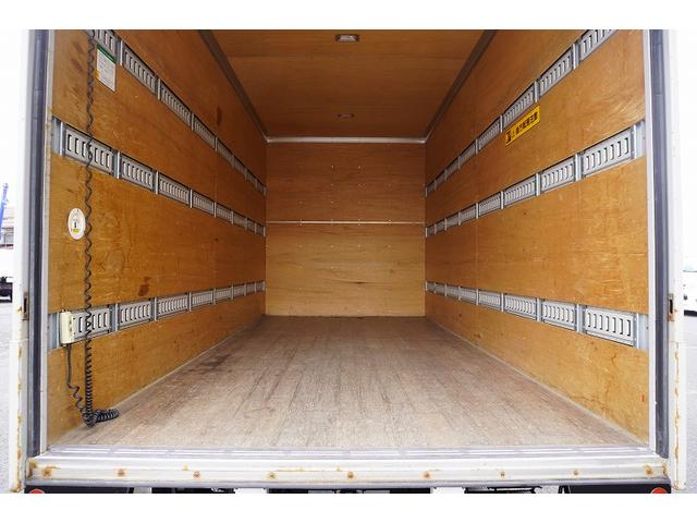 エルフトラック ワイドロング　アルミバン　２トン積　手動跳上パワーゲート　積載２０００ｋｇ　ラッシング３段　導風板　高箱　左電格ミラー　バックカメラ　ナビ　ＥＴＣ２．０　フォグランプ　日本フルハーフ製　ＡＴ（33枚目）