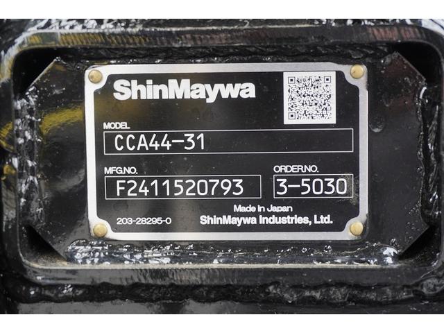 ファイター ４トン　アームロール　新明和製　ツインシリンダー　網工具入れ　ベッドレス　積載３５００ｋｇ　キャブバックステップ　ＨＩＤヘッドライト　フォグランプ　坂道発進補助　バックカメラ　衝突軽減ブレーキ　車線逸脱警報　６速ＭＴ（36枚目）