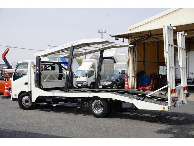 デュトロ キャリアカー　２台積　３．５トン積　ラジコン　ウインチ　古河　積載３５００ｋｇ　油圧リアゲート　アルミホイール　社外テール　ＥＴＣ　坂道発進補助　左電格ミラー　クリアランスソナー　ＬＥＤヘッドライト　フォグ　衝突軽減ブレーキ　電動パーキングブレーキ　６速ＭＴ（5枚目）