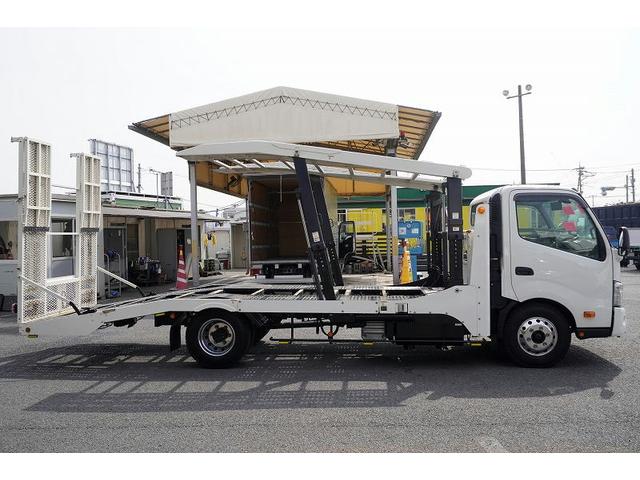 デュトロ キャリアカー　２台積　３．５トン積　ラジコン　ウインチ　古河　積載３５００ｋｇ　油圧リアゲート　アルミホイール　社外テール　ＥＴＣ　坂道発進補助　左電格ミラー　クリアランスソナー　ＬＥＤヘッドライト　フォグ　衝突軽減ブレーキ　電動パーキングブレーキ　６速ＭＴ（6枚目）