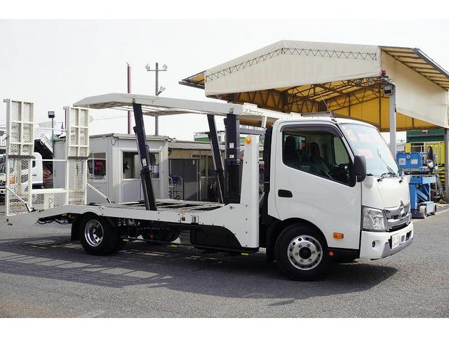 デュトロ キャリアカー　２台積　３．５トン積　ラジコン　ウインチ　古河　積載３５００ｋｇ　油圧リアゲート　アルミホイール　社外テール　ＥＴＣ　坂道発進補助　左電格ミラー　クリアランスソナー　ＬＥＤヘッドライト　フォグ　衝突軽減ブレーキ　電動パーキングブレーキ　６速ＭＴ（8枚目）