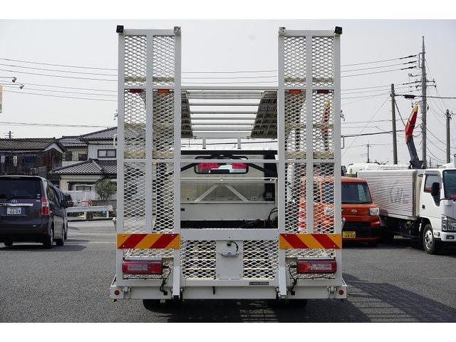 デュトロ キャリアカー　２台積　３．５トン積　ラジコン　ウインチ　古河　積載３５００ｋｇ　油圧リアゲート　アルミホイール　社外テール　ＥＴＣ　坂道発進補助　左電格ミラー　クリアランスソナー　ＬＥＤヘッドライト　フォグ　衝突軽減ブレーキ　電動パーキングブレーキ　６速ＭＴ（9枚目）
