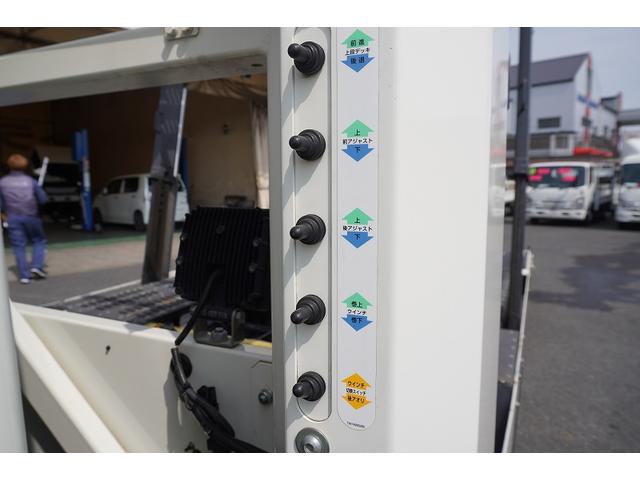 デュトロ キャリアカー　２台積　３．５トン積　ラジコン　ウインチ　古河　積載３５００ｋｇ　油圧リアゲート　アルミホイール　社外テール　ＥＴＣ　坂道発進補助　左電格ミラー　クリアランスソナー　ＬＥＤヘッドライト　フォグ　衝突軽減ブレーキ　電動パーキングブレーキ　６速ＭＴ（17枚目）
