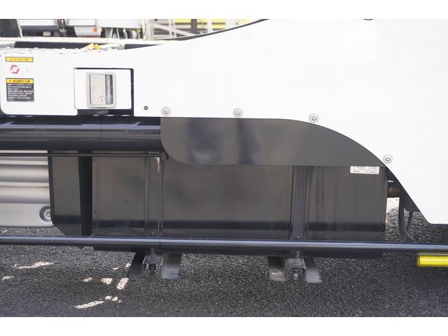 デュトロ キャリアカー　２台積　３．５トン積　ラジコン　ウインチ　古河　積載３５００ｋｇ　油圧リアゲート　アルミホイール　社外テール　ＥＴＣ　坂道発進補助　左電格ミラー　クリアランスソナー　ＬＥＤヘッドライト　フォグ　衝突軽減ブレーキ　電動パーキングブレーキ　６速ＭＴ（22枚目）
