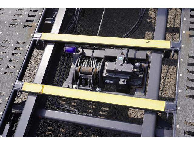 デュトロ キャリアカー　２台積　３．５トン積　ラジコン　ウインチ　古河　積載３５００ｋｇ　油圧リアゲート　アルミホイール　社外テール　ＥＴＣ　坂道発進補助　左電格ミラー　クリアランスソナー　ＬＥＤヘッドライト　フォグ　衝突軽減ブレーキ　電動パーキングブレーキ　６速ＭＴ（37枚目）