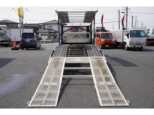デュトロ キャリアカー　２台積　３．５トン積　ラジコン　ウインチ　古河　積載３５００ｋｇ　油圧リアゲート　アルミホイール　社外テール　ＥＴＣ　坂道発進補助　左電格ミラー　クリアランスソナー　ＬＥＤヘッドライト　フォグ　衝突軽減ブレーキ　電動パーキングブレーキ　６速ＭＴ（40枚目）