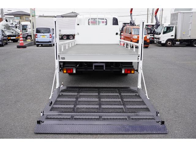 エルフトラック バイク運搬車　２トン積　大型自動起立式垂直パワーゲート　ＡＴ　ワイドロング　積載２０００ｋｇ　一方開　荷台シマ板張り　アオリロープフック　ＥＴＣ　左電格ミラー　フォグランプ　衝突軽減ブレーキ　車線逸脱警報（16枚目）