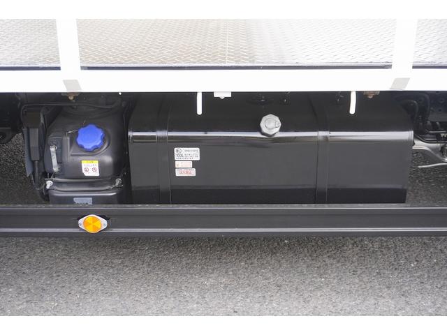 エルフトラック バイク運搬車　２トン積　大型自動起立式垂直パワーゲート　ＡＴ　ワイドロング　積載２０００ｋｇ　一方開　荷台シマ板張り　アオリロープフック　ＥＴＣ　左電格ミラー　フォグランプ　衝突軽減ブレーキ　車線逸脱警報（22枚目）