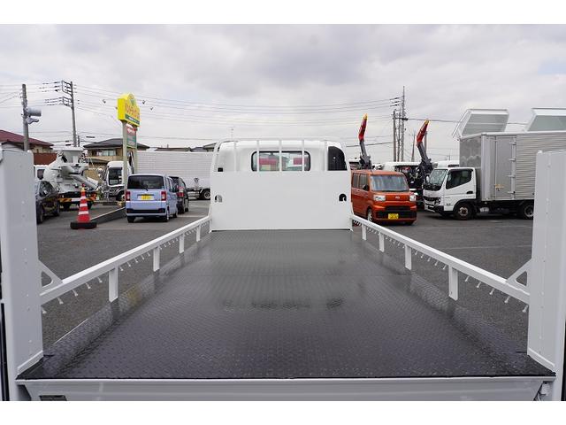 エルフトラック バイク運搬車　２トン積　大型自動起立式垂直パワーゲート　ＡＴ　ワイドロング　積載２０００ｋｇ　一方開　荷台シマ板張り　アオリロープフック　ＥＴＣ　左電格ミラー　フォグランプ　衝突軽減ブレーキ　車線逸脱警報（29枚目）
